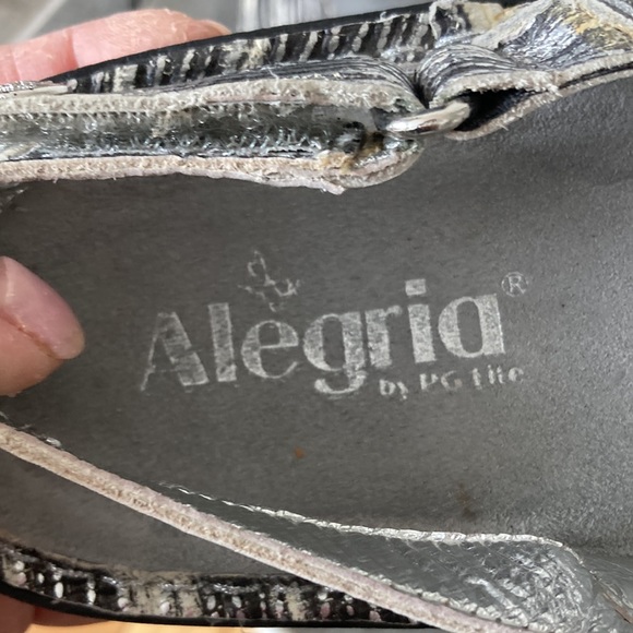 Like New! Alegria Vienna Grey Silver Cream Velcro Sandals 10/40 - Picture 8 of 11
